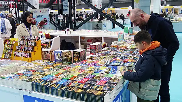 'Bir Kitap Bir Arkadaş Gibidir' Malatyalı Gençler Kitap Aşkını Anlattı