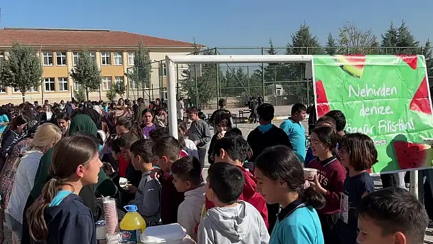 Biruni Ortaokulu Öğrencilerinden Gazze İçin Anlamlı Kermes