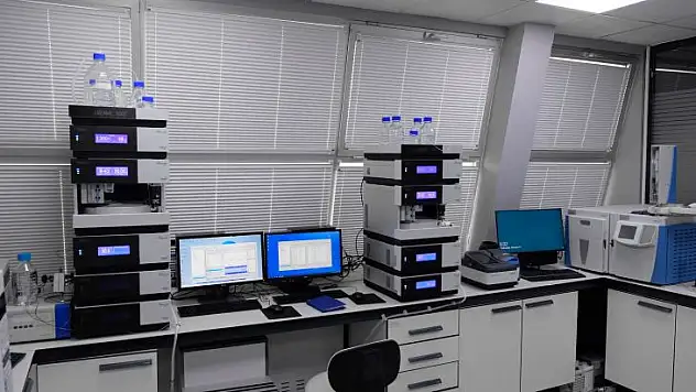 Bölgenin Tek Laboratuvarı Depreme Rağmen Hizmetlerine Devam Ediyor