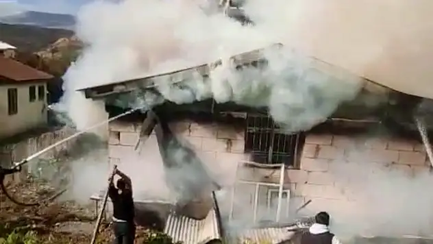 Boş Evde Çıkan Yangın, İtfaiye Ekipleri Tarafından Söndürüldü