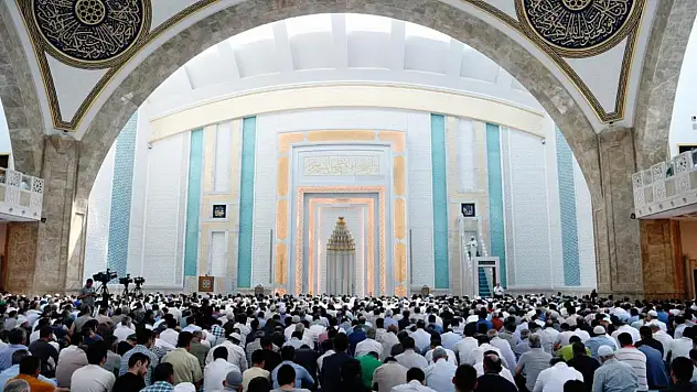 Bu Haftaki Cuma Hutbesi: Ailede Huzurun Kaynağı Merhamet ve Muhabbet