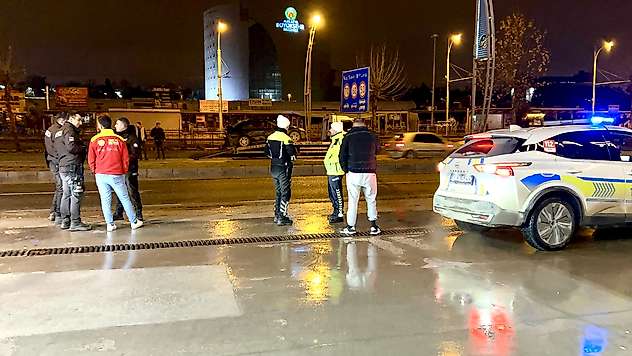 Buhara Bulvarı'nda İki Otomobil Çarpıştı: 2 Yaralı