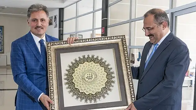 Hükûmet Erkânı  Sanat Merkezi'ni Gezdi