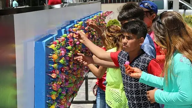 Çocuklar, Bayram  Şekerleriniz Belediyeden