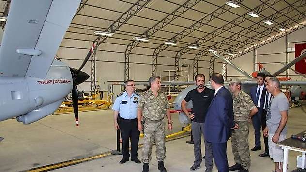Vali Çetin Oktay Kaldırım İnsansız Hava Araçlarını İnceledi