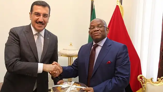 Bakan Tüfenkci Angola'da