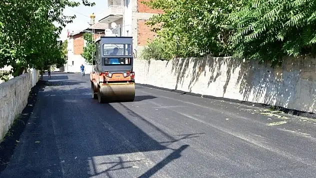 Tandoğan Mahallesi'nde Sıcak Asfalt Çalışmaları Devam Ediyor