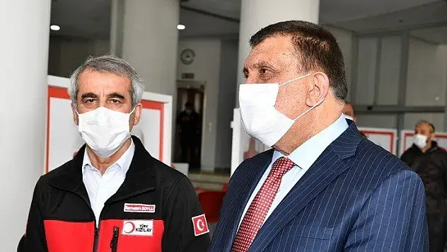 Büyükşehir Belediye Personelinden Kızılay'ın kampanyasına destek