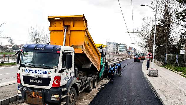Büyükşehir Belediyesi Çevre Yolu Yan Yollarda Asfalt Çalışmasına Başladı