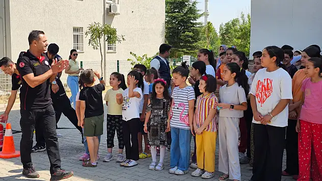 Büyükşehir Belediyesi Semt Konakları Öğrencilerine Deprem ve Yangın Eğitimi Verildi