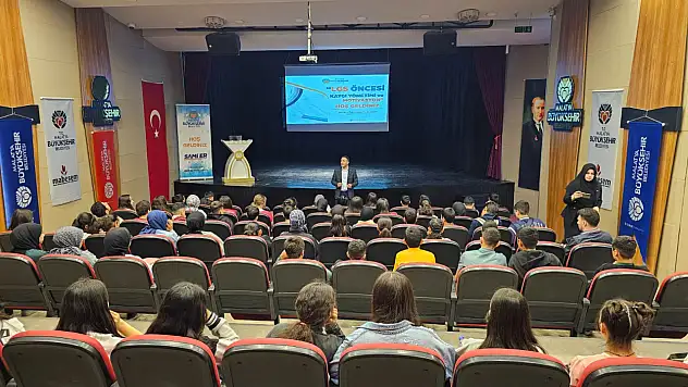 Büyükşehir Semt Konaklari Öğrencilerine  Motivasyon Semineri Verildi