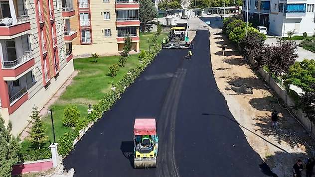 Çavuşoğlu'nda Asfalt Seferberliği: 1.500 Ton Sıcak Asfalt Seriliyor