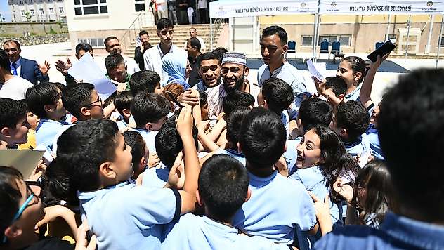 Celal Karatüre Malatyalı Öğrencilerle Buluştu, Yer Gök Allah Nidalarıyla İnledi