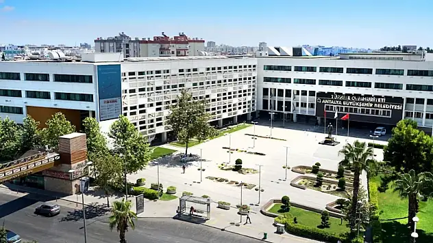 CHP'li Aksu Belediyesi'nde Üst Düzey Kriz: 3 Başkan Yardımcısı İstifa Etti