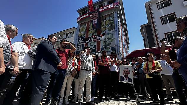 CHP Malatya İl Binası Önünde Protesto: Barış Yıldız'dan Yeni Yönetime Sert Tepki
