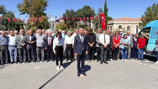 CHP'nin kuruluş yıldönümünde Atatürk ve İnönü Anıtı'na çelenk sunumunda bulunuldu.