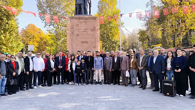 CHP ve Eğitim-İş'ten Cumhuriyet Bayramı'nda ortak tören