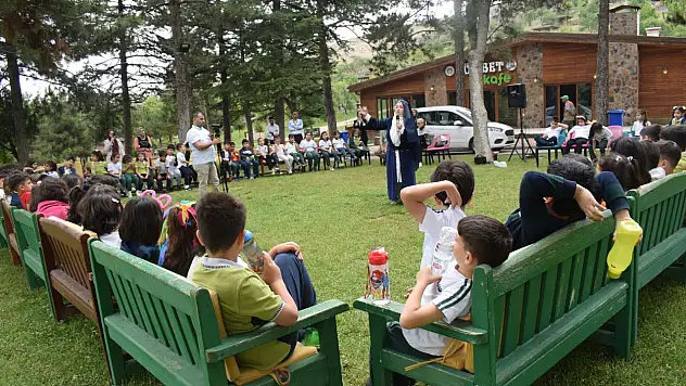 Çocuklar Ninem Korkut'tan Masallar Dinlediler