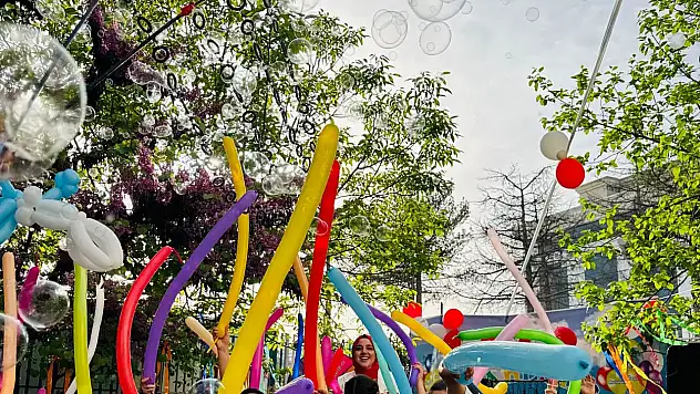 'Çocuklarımızın geleceğe umutla bakabilmelerini sağlayacak ortamı sunmalıyız'