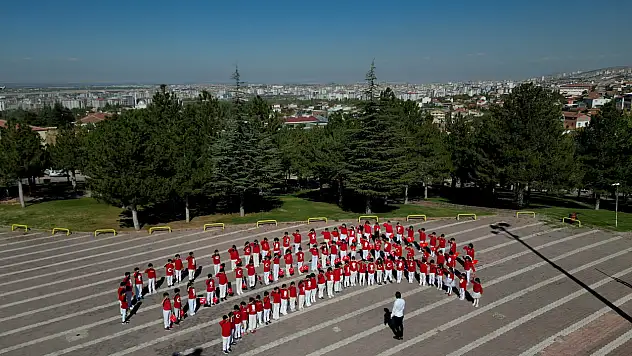 Cumhuriyet Coşkusu Malatya'dan Yükseldi: Nesibe Aydın Yıldızlar'dan Umut Dolu Klip