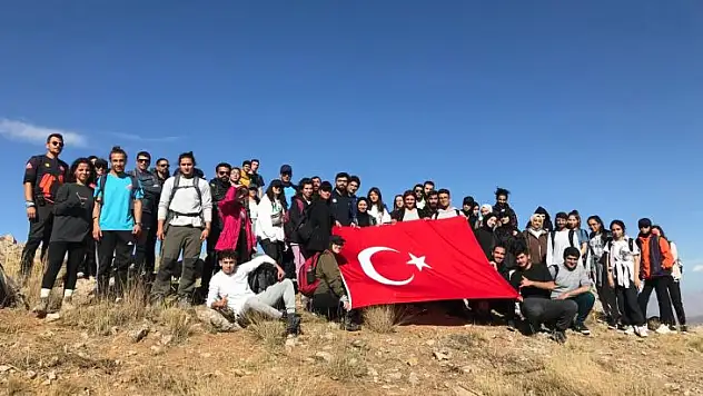 Dağcılık Topluluğu Küçük Kuşaklı Dağı'na Tırmandı