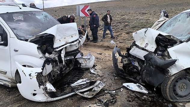 Darende'de Kafa Kafaya Çarpışma: 2'si Ağır 4 Yaralı