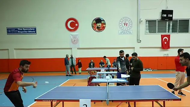 Darende'de masa tenisi turnuvası başladı