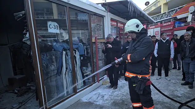Darende Konteyner Çarşı'sında Yangın Paniği