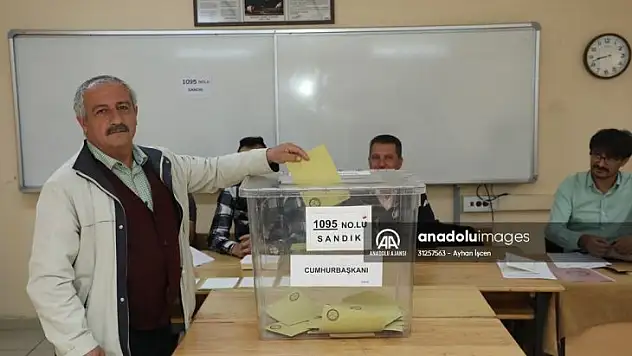 Deprem bölgesinde vatandaşlar sandık başına gitti