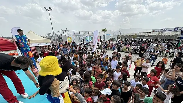 Depremin etkilediği Malatya'da 23 Nisan etkinlikleri sürüyor