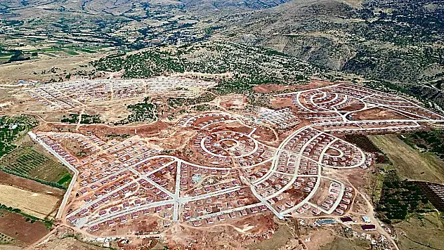 Depremin Yaraları Sarılıyor: Malatya'da Kırsal Dönüşüm Hızla Sürüyor