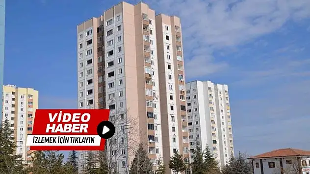 Depremlerin etkilediği Malatya'da 15 katlı 9 bina aynı anda patlayıcıyla yıkıldı