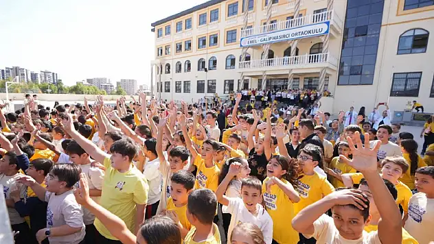 Derslik ve Öğretmen Başına Düşen Öğrenci Sayısı Azalıyor: Eğitimde Kalite Yükseliyor