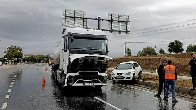 Doğanşehir'de Feci Kaza: Otomobildeki 3 Kişi Yaralandı