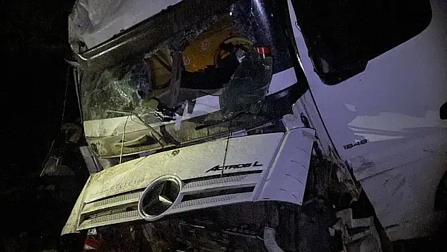Doğanşehir'de Ölümcül Kaza: Devrilen Tırın Sürücüsü Kurtarılamadı
