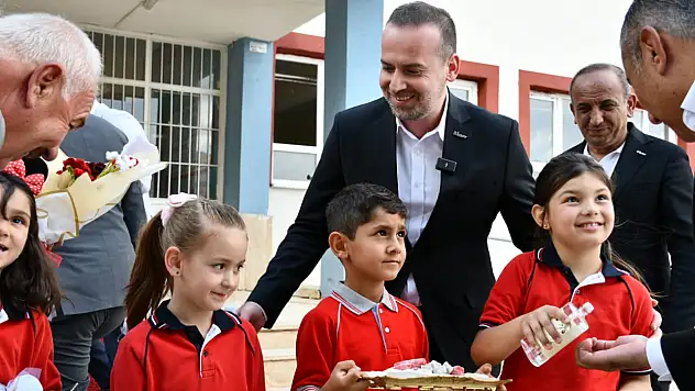 Doğanşehir Sürgü İlkokulu'nda Öğrencilere Çanta ve Kırtasiye Seti Dağıtıldı