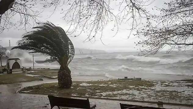 Doğu Akdeniz'de fırtına etkisini sürdürüyor