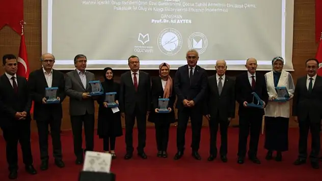 Dr. Öğr. Üyesi Gülşen Sayın İlahiyat Araştırmaları Üçüncülük Ödülü Aldı