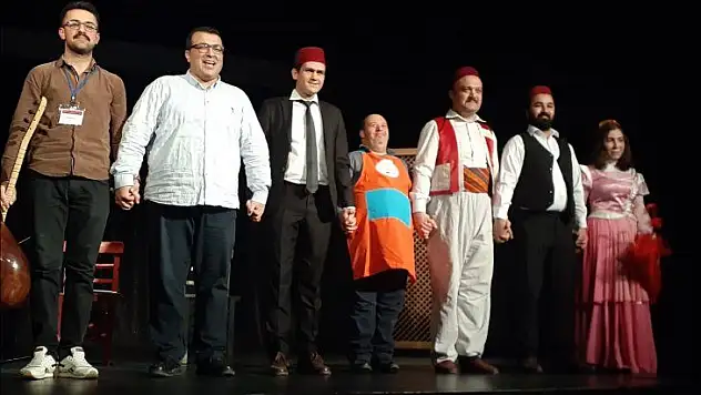 Dünya Tiyatro Günü'nde Gençler 'Perde' Dedi