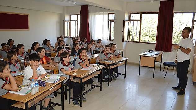 Eğitimci-Yazar Dr. Ay'dan LGS tercihleri için önemli tavsiyeler