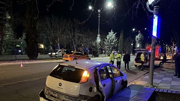 Elazığ'da 4 aracın karıştığı kazada 2 kişi yaralandı