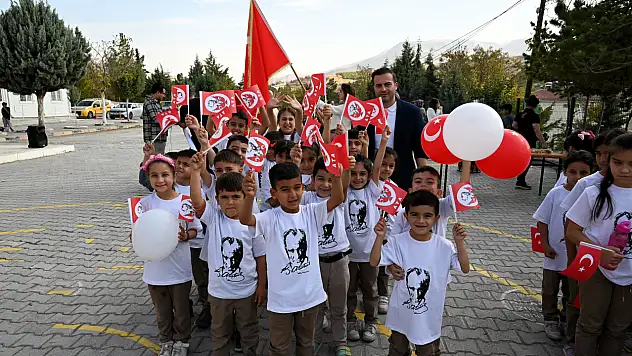 Emine Aydıncak Orman İlkokulu'ndan Anlamlı Cumhuriyet Etkinliği