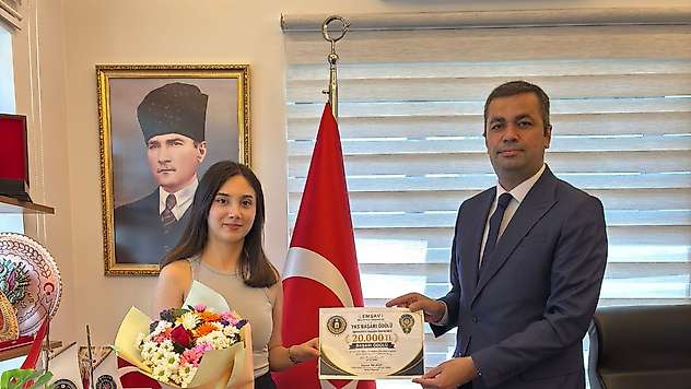 Emşav Başkanı Selağzı'dan Malatya'da Gençlere 20 Bin TL'lik Başarı Ödülü