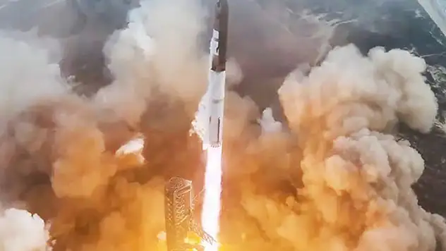 En güçlü uzay roketi olarak tanıtılan Starship, 8'inci testinde de patladı