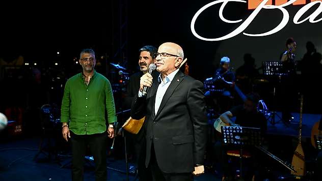 Ender Balkır, Kayısı Festivali'nde Malatya'yı Türkülerle Coşturdu