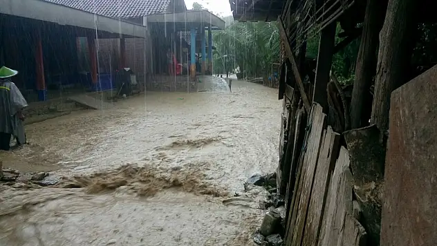 Endonezya'da sel: Bir ölü 19 kayıp