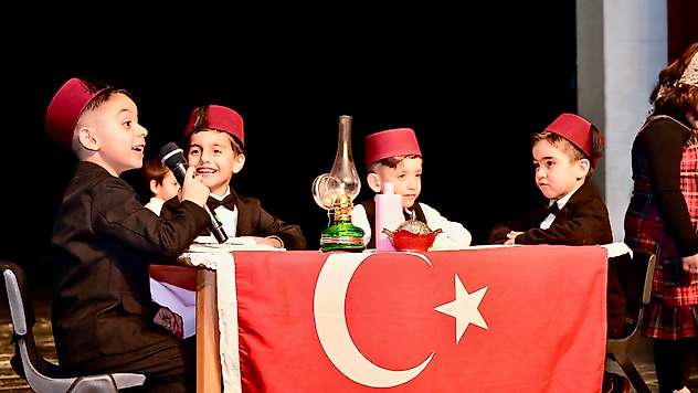 Erdem Okulu Miniklerinden Ramazan Şenliklerinde Gururlandıran Performans