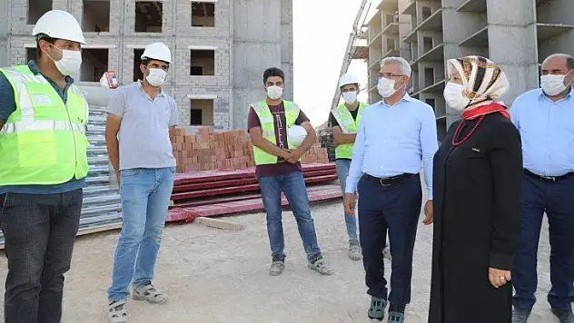 Eskimalatya'daki Depremzedelerin Yaraları Sarılıyor