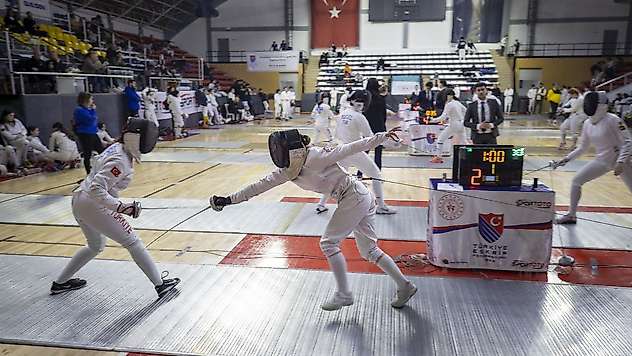 Eskrimciler, Sakarya'da piste çıktı