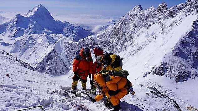 Everest'te sahte kurtarma ve dolandırıcılık skandalı